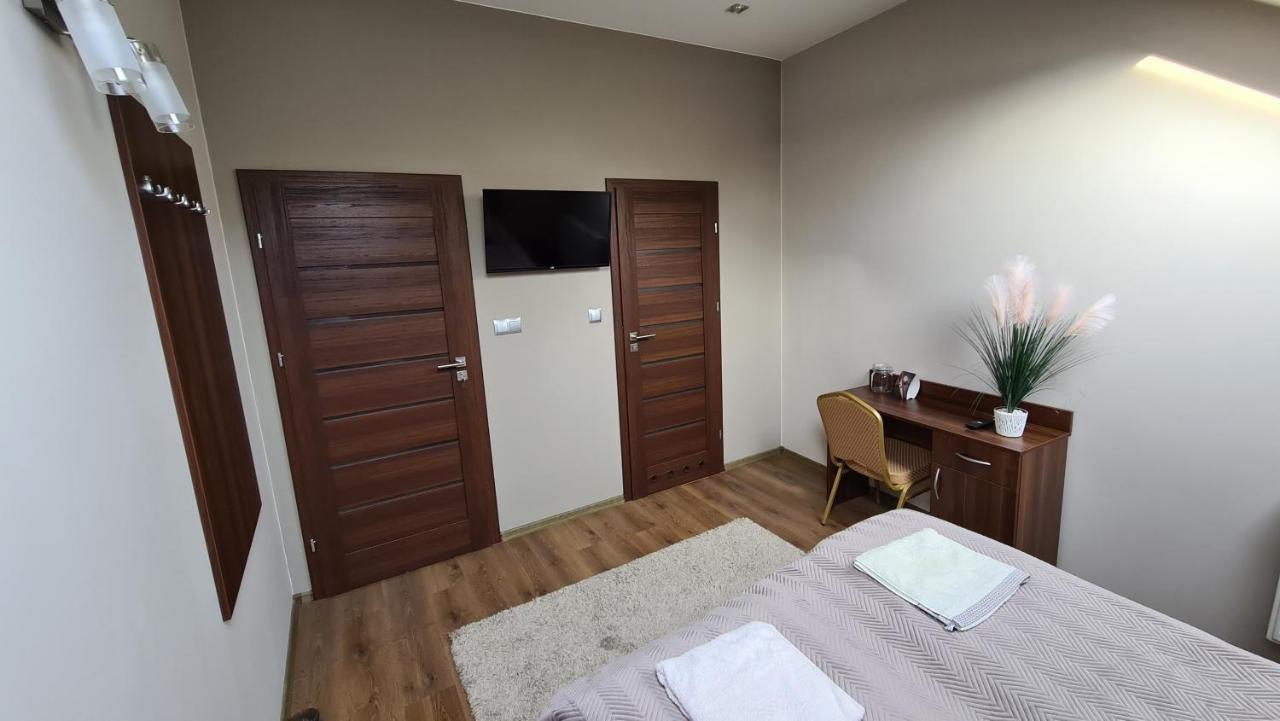 De Facto Bed & Breakfast Zambrow Bagian luar foto