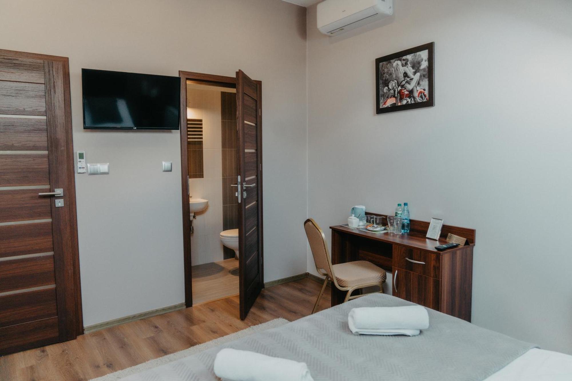 De Facto Bed & Breakfast Zambrow Bagian luar foto